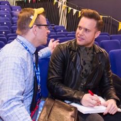 Olly Murs greets old school teacher